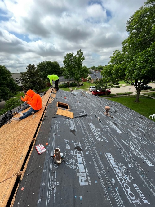 roofing-repair-by-workers