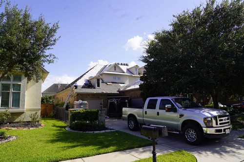 staff-installing-roof-frontview